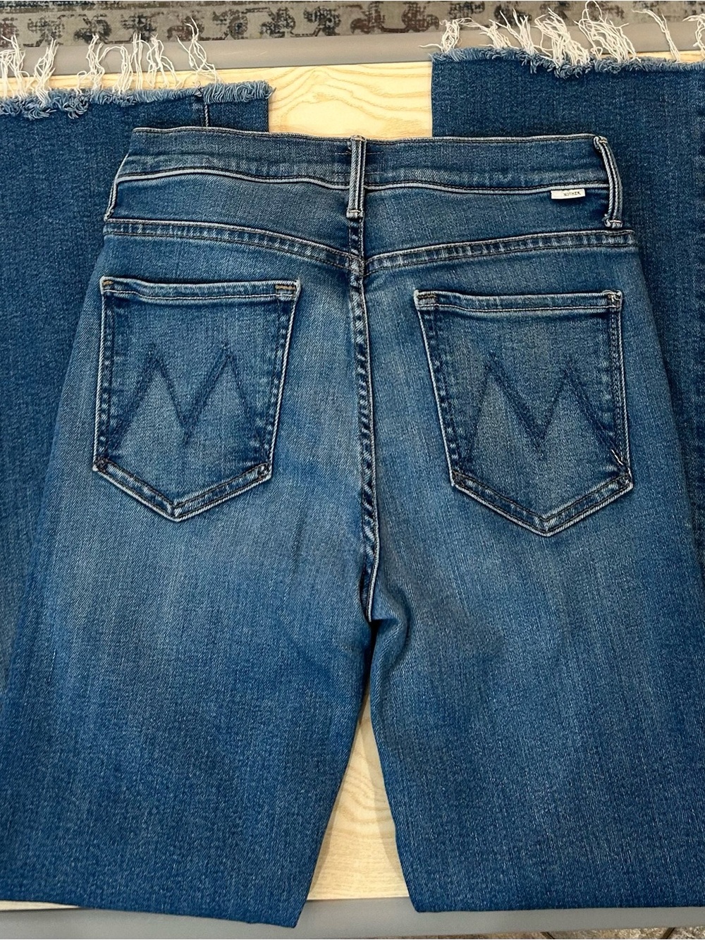 MOTHER The Weekender Fray Jeans - Picture 2 of 9